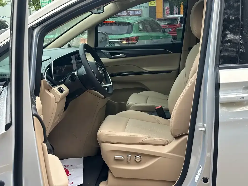 Buick GL8 Hybrid — фото 10
