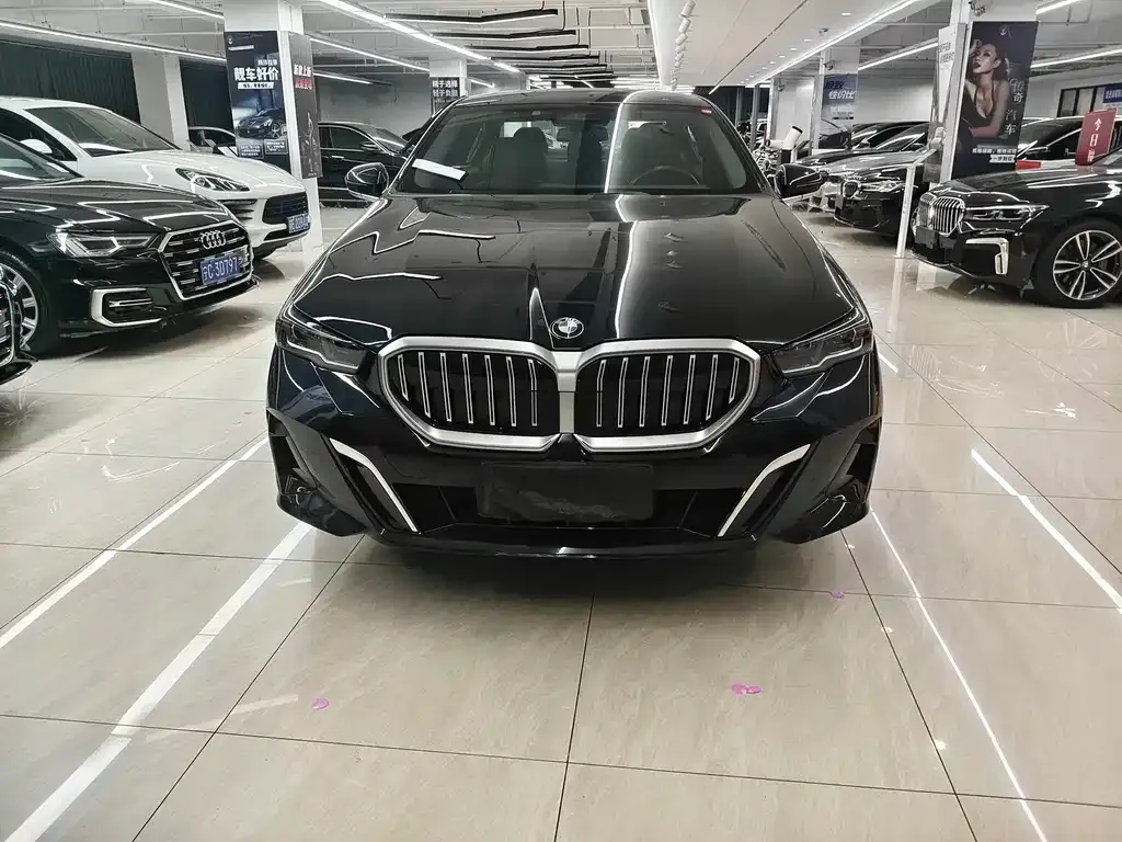 BMW 5 Series — фото 1