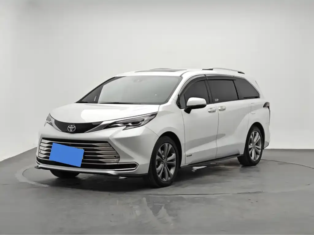 Toyota Sienna — фото 1