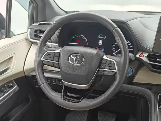 Toyota Sienna — фото 7