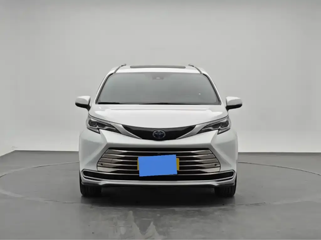 Toyota Sienna — фото 2