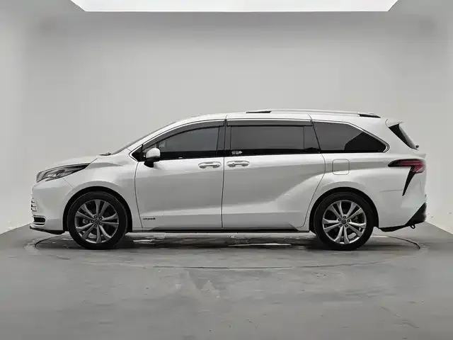 Toyota Sienna — фото 5
