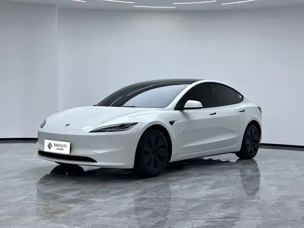 Tesla Model 3 — фото 1