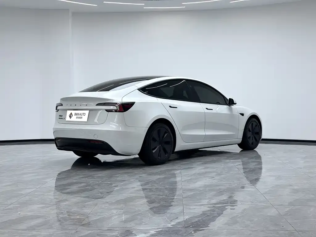 Tesla Model 3 — фото 10