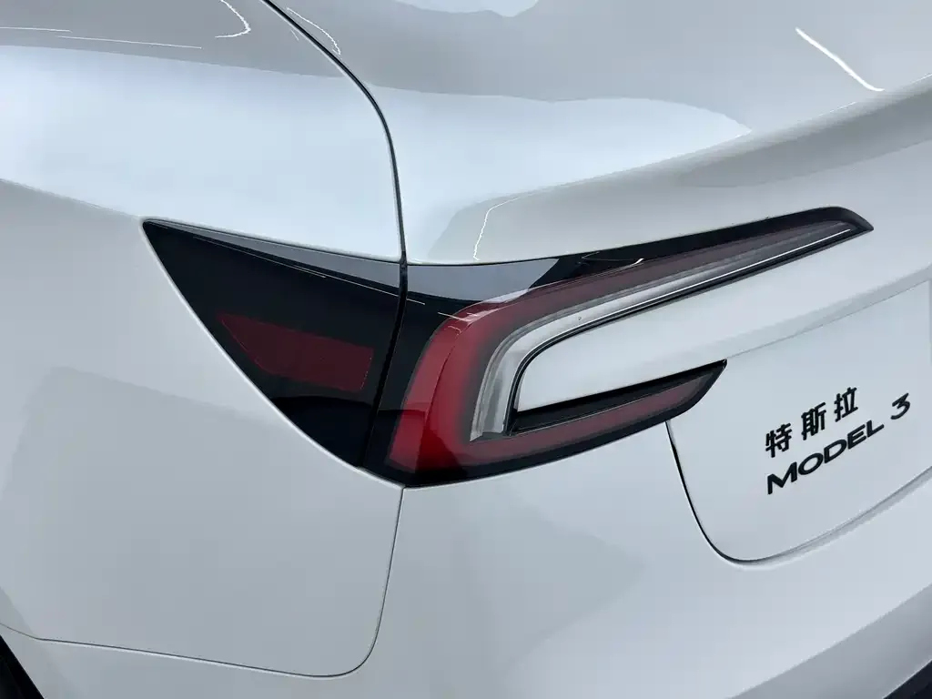 Tesla Model 3 — фото 2