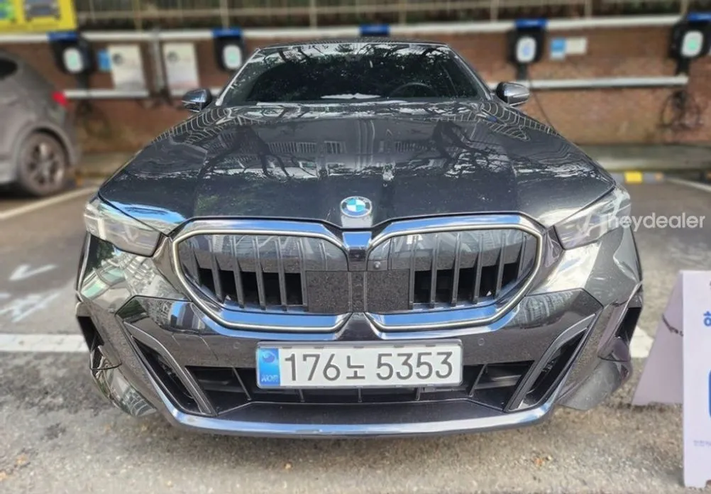 BMW 5-Series — фото 1
