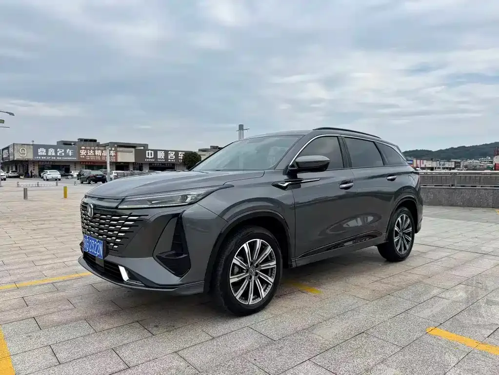 Changan CS75 PLUS — фото 1
