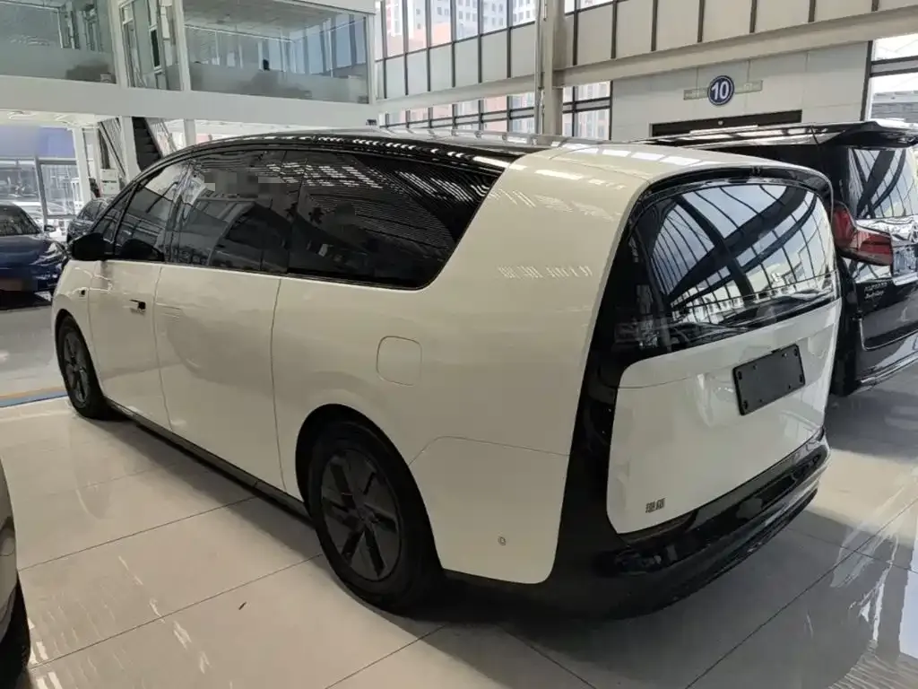 Li Auto MEGA — фото 6
