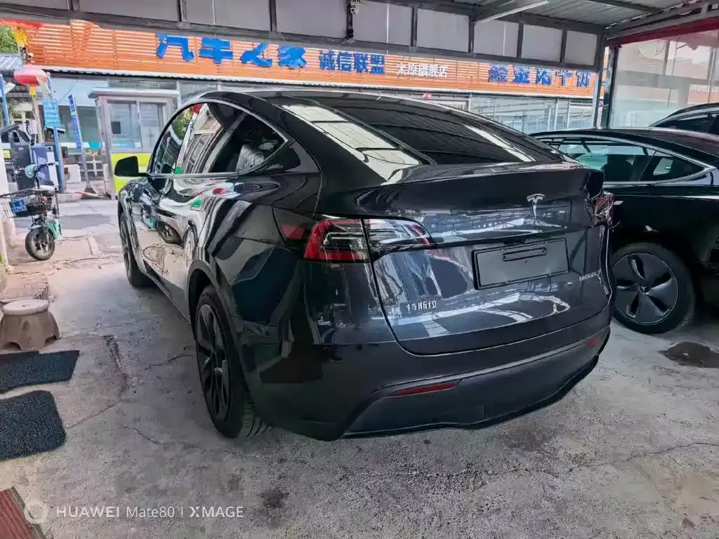 Tesla Model Y — фото 10