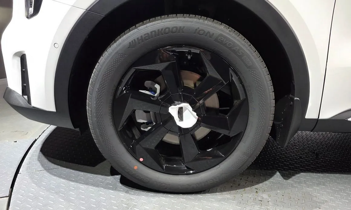 Kia Sorento — фото 9