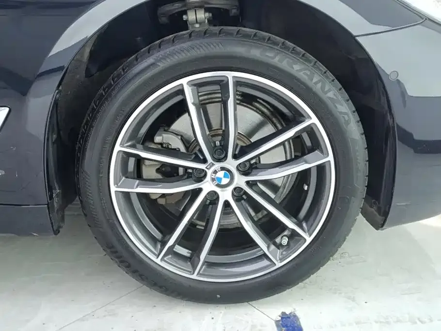 BMW 5 Series — фото 10
