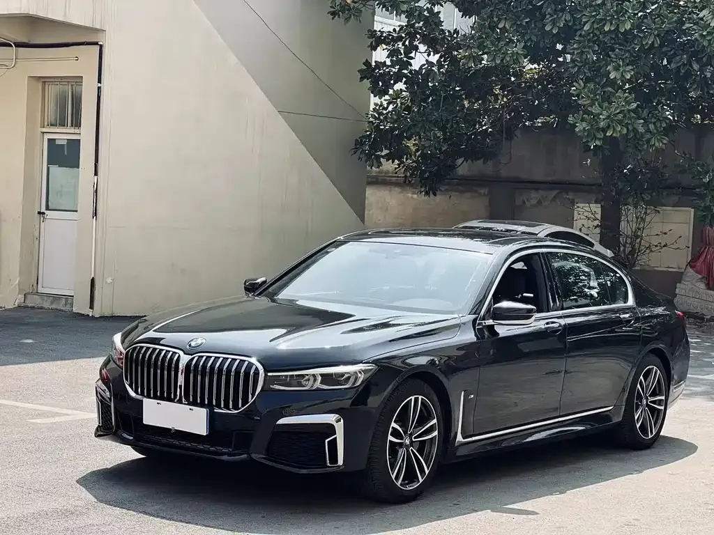 BMW 7 Series — фото 1