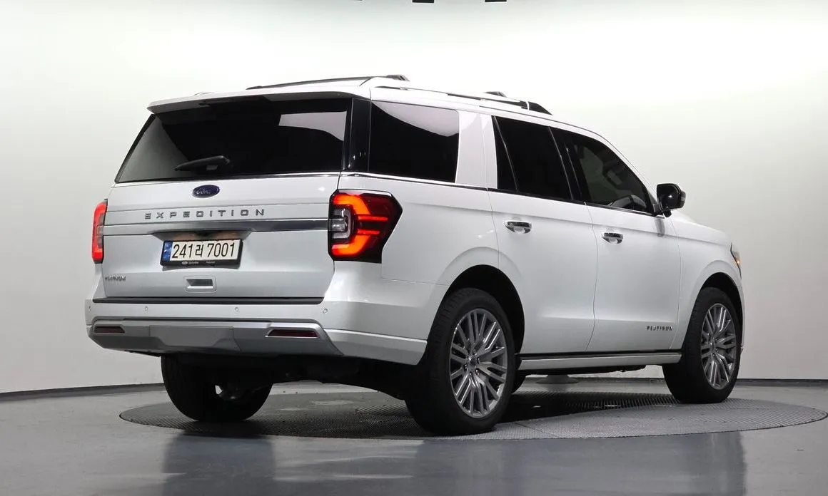 Ford Expedition — фото 5