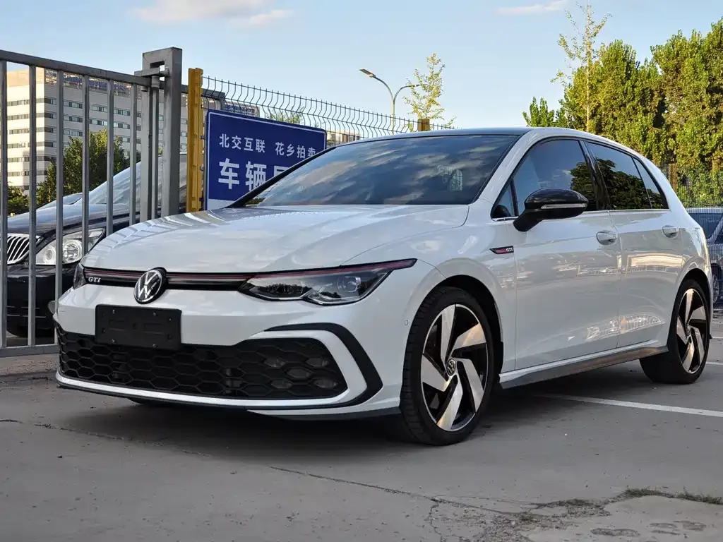 Volkswagen Golf GTI — фото 1