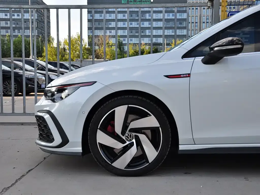 Volkswagen Golf GTI — фото 8