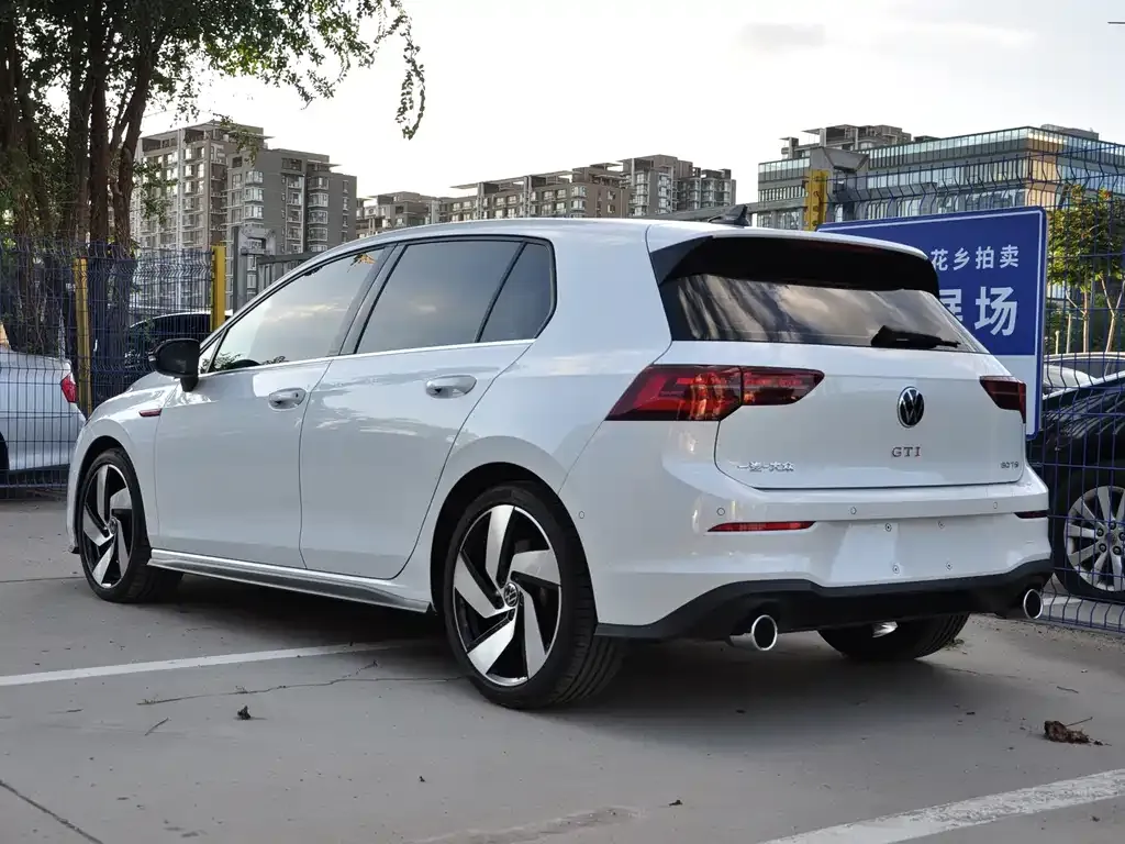 Volkswagen Golf GTI — фото 6