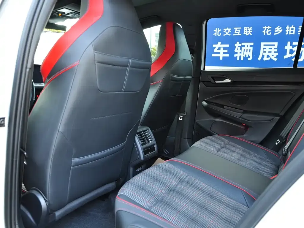 Volkswagen Golf GTI — фото 7