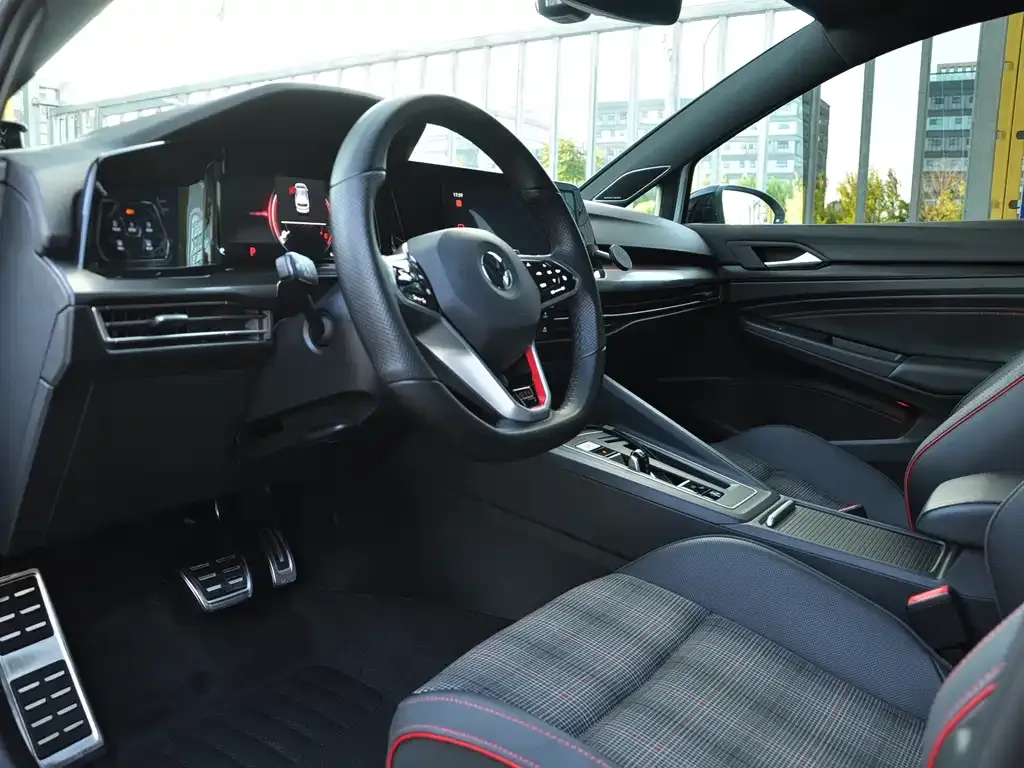 Volkswagen Golf GTI — фото 10