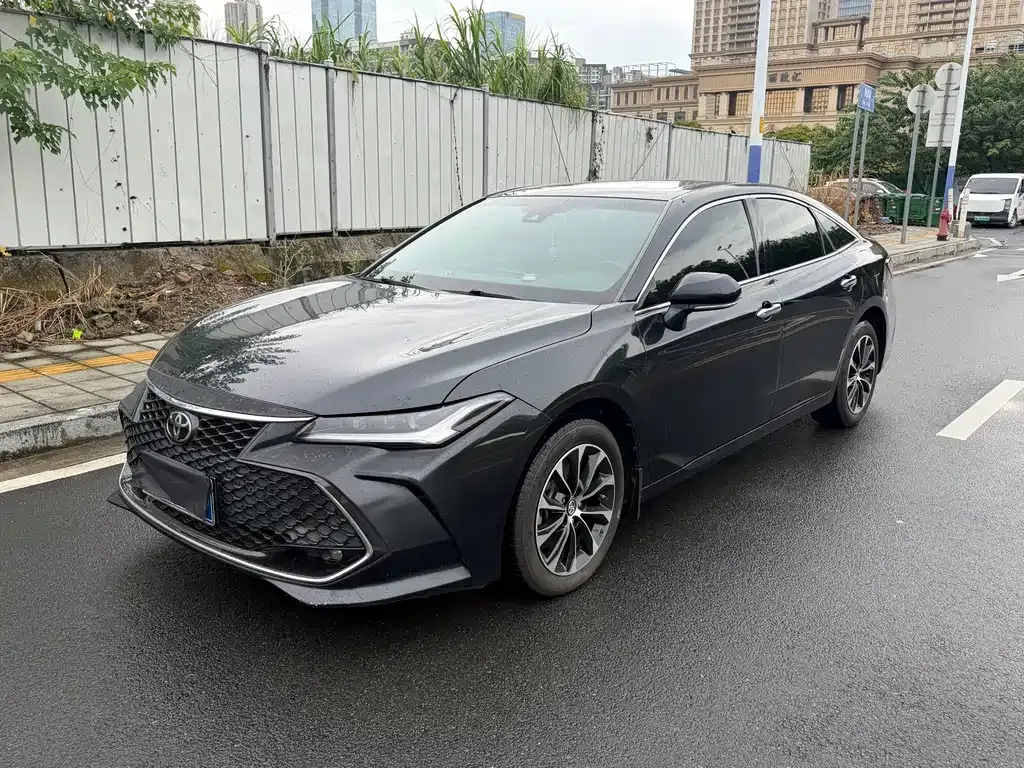 Toyota Avalon — фото 1