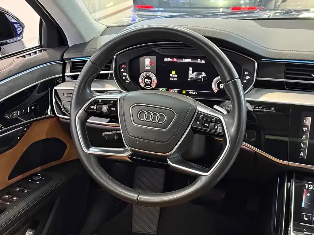 Audi A8 — фото 5