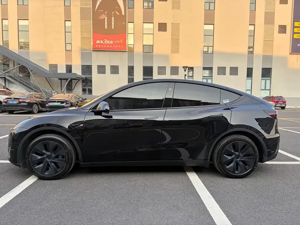 Tesla Model Y — фото 5