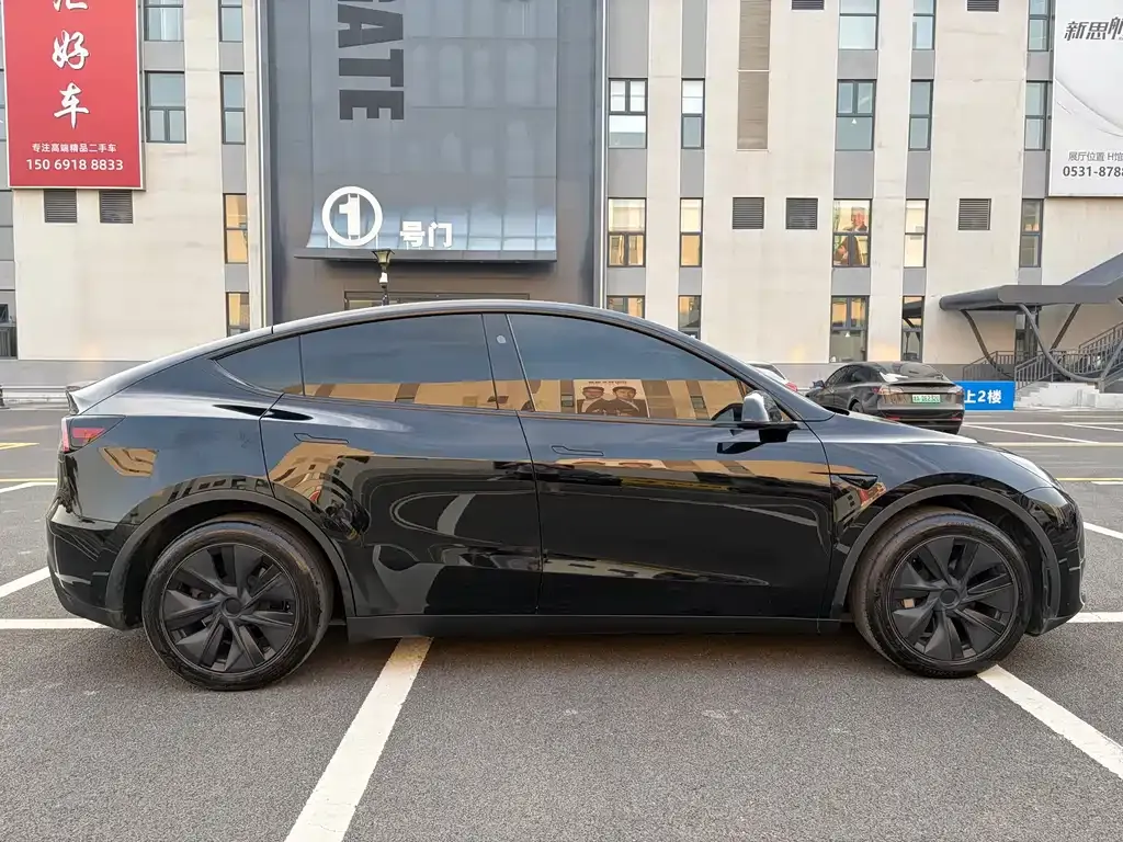 Tesla Model Y — фото 4