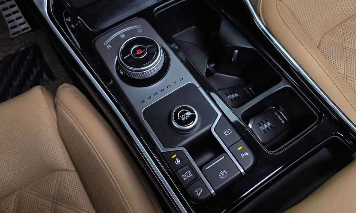 Kia Sorento — фото 7