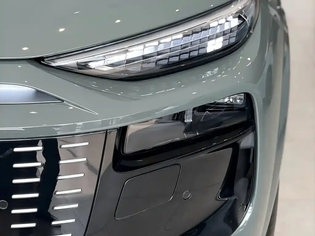 Audi Q6L e-tron — фото 6