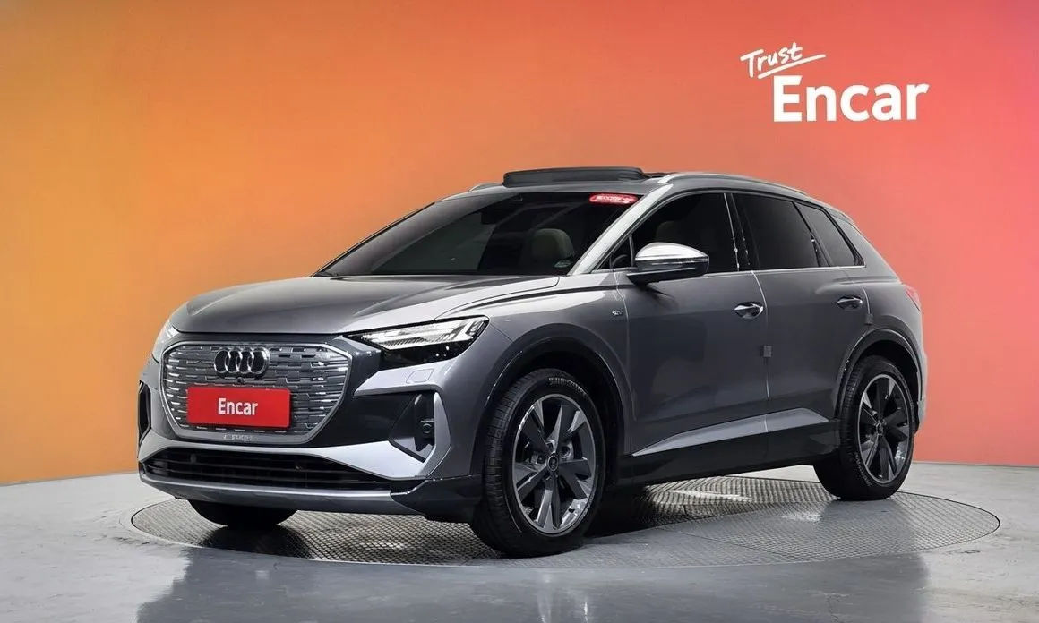 Audi Q4 e-tron — фото 1