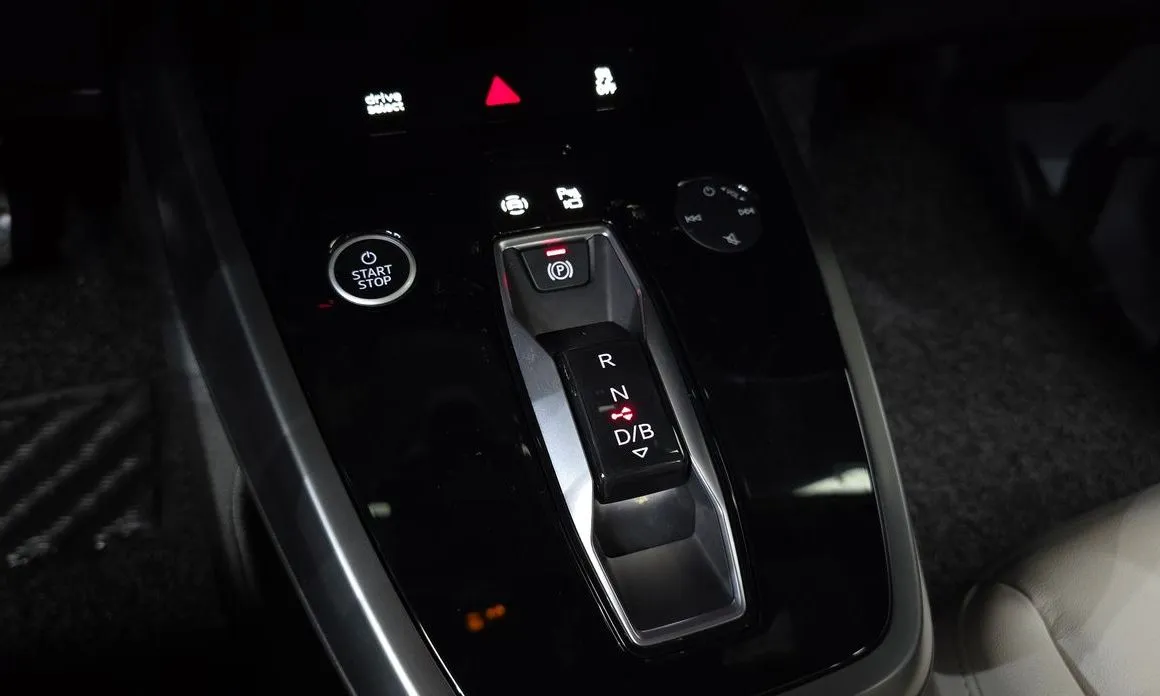 Audi Q4 e-tron — фото 2
