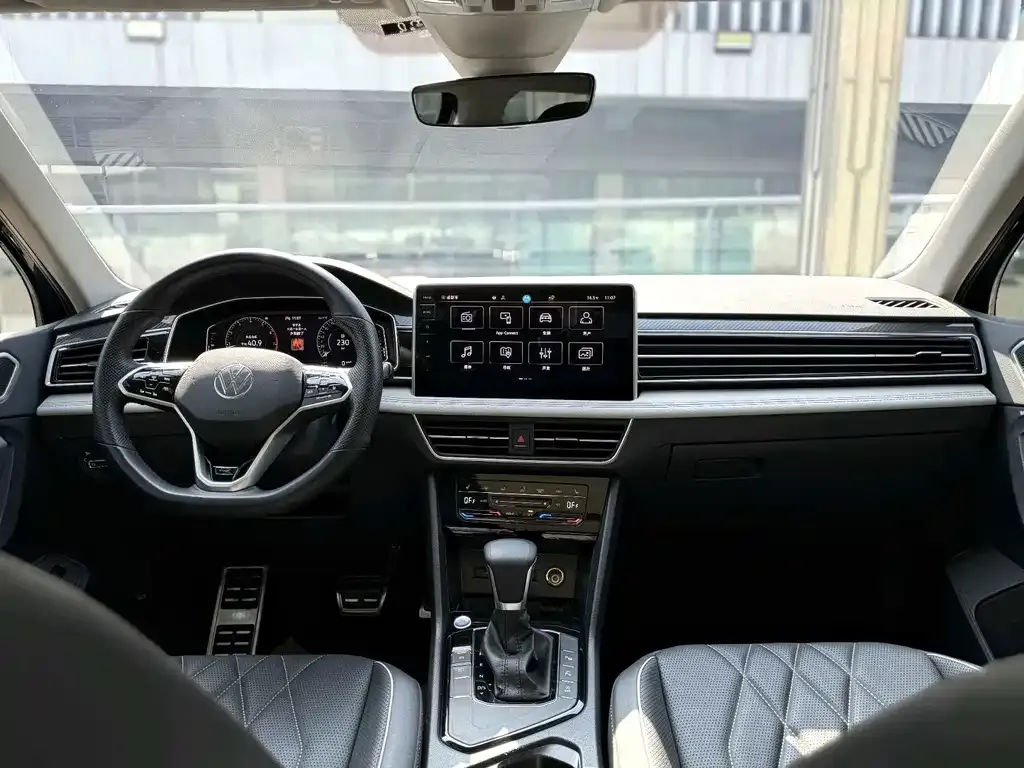 Volkswagen Tiguan L — фото 2
