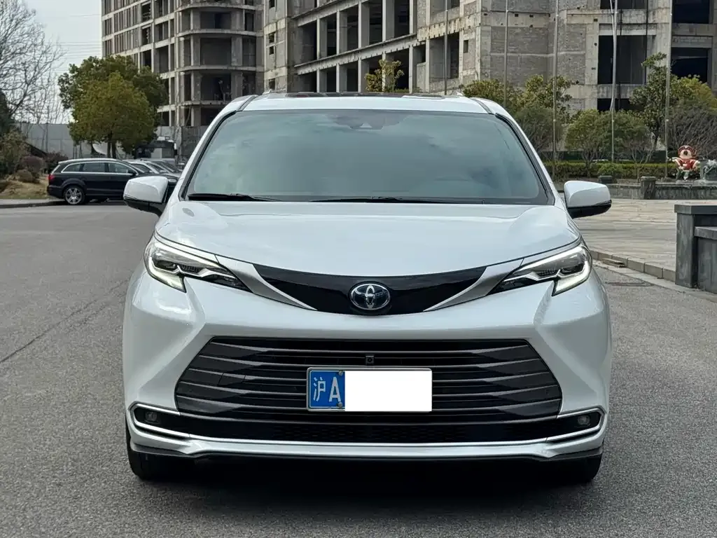 Toyota Sienna — фото 4
