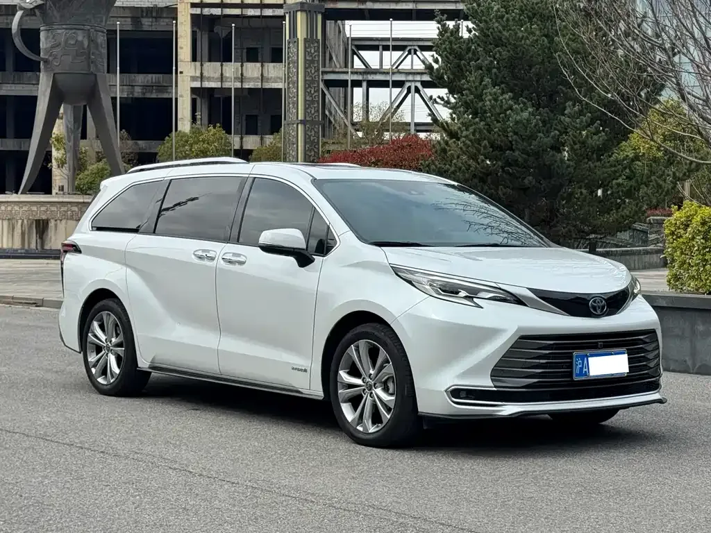 Toyota Sienna — фото 5