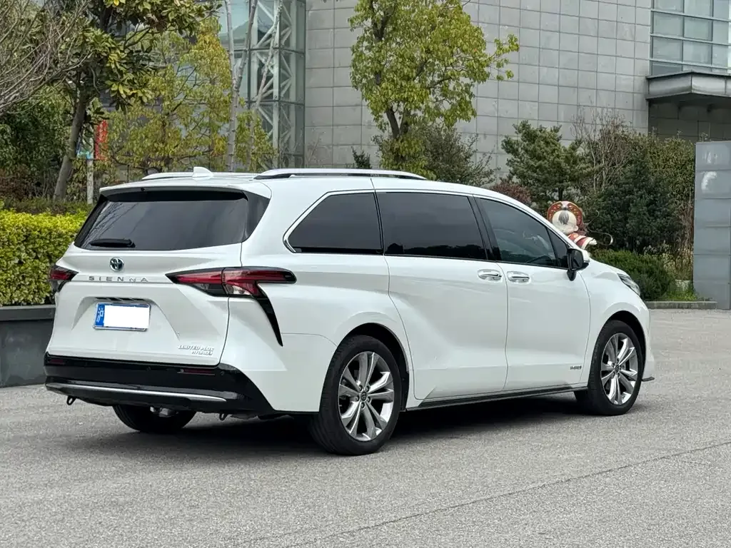 Toyota Sienna — фото 8