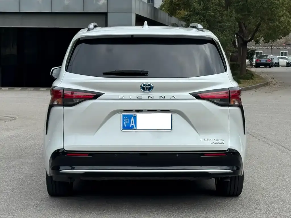 Toyota Sienna — фото 2