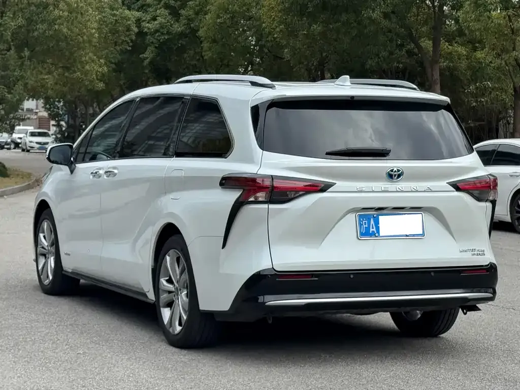 Toyota Sienna — фото 7