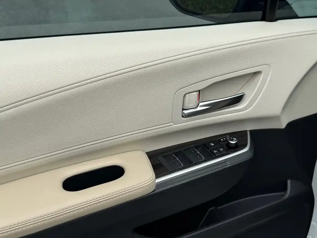 Toyota Sienna — фото 10