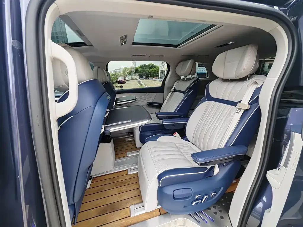 Roewe iMAX8 — фото 10