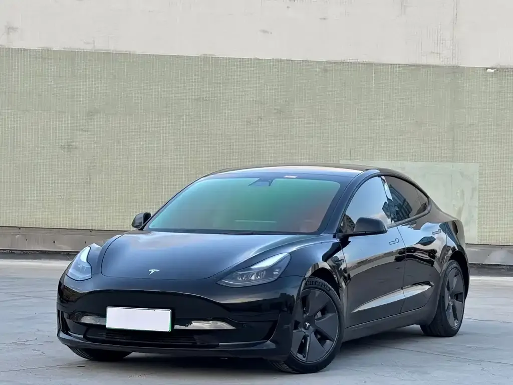 Tesla Model 3 — фото 1