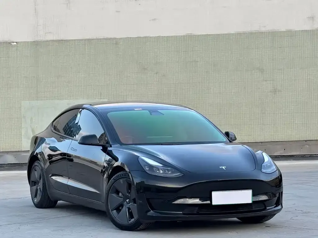 Tesla Model 3 — фото 10