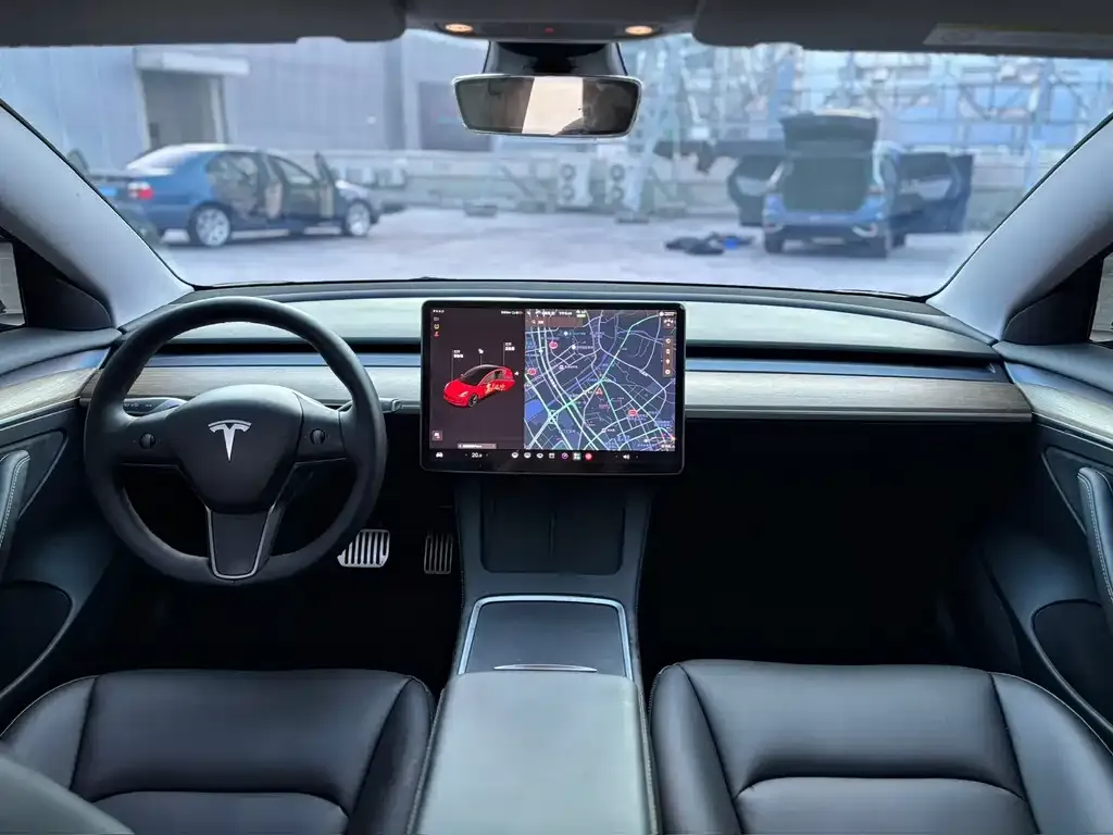 Tesla Model 3 — фото 8