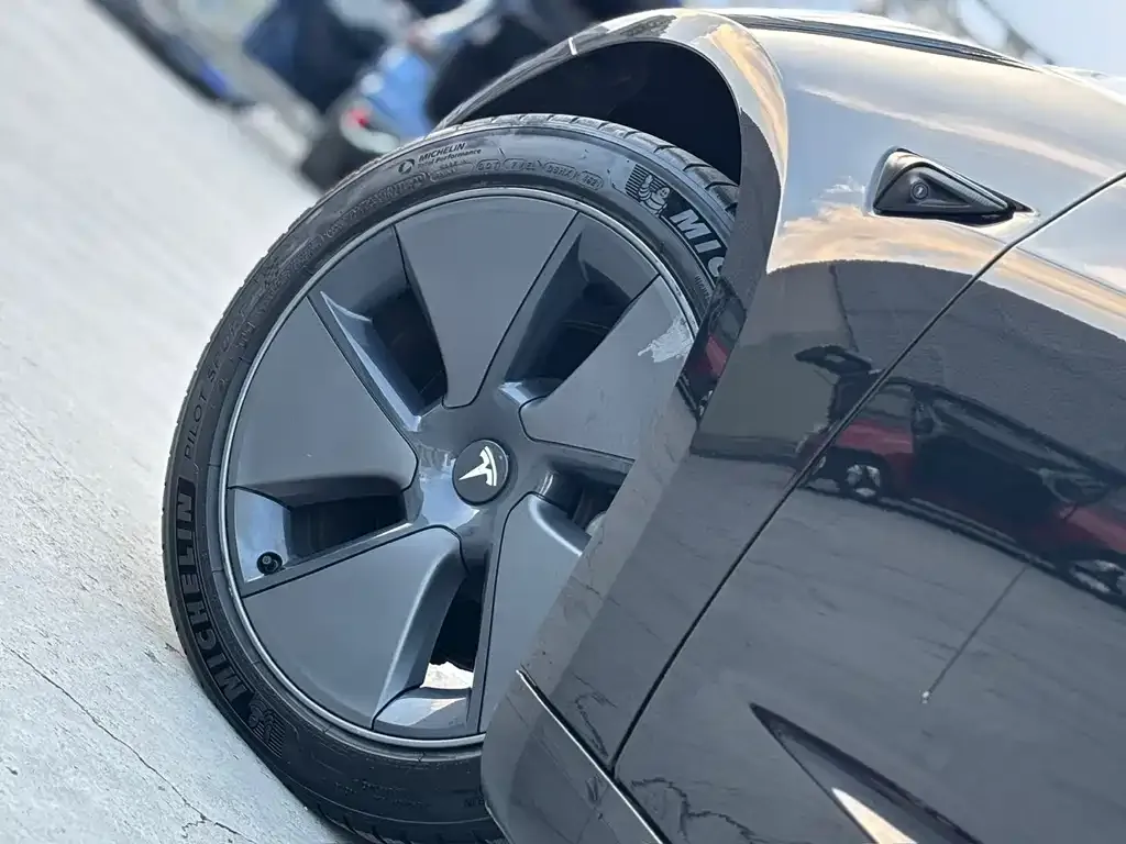 Tesla Model 3 — фото 6