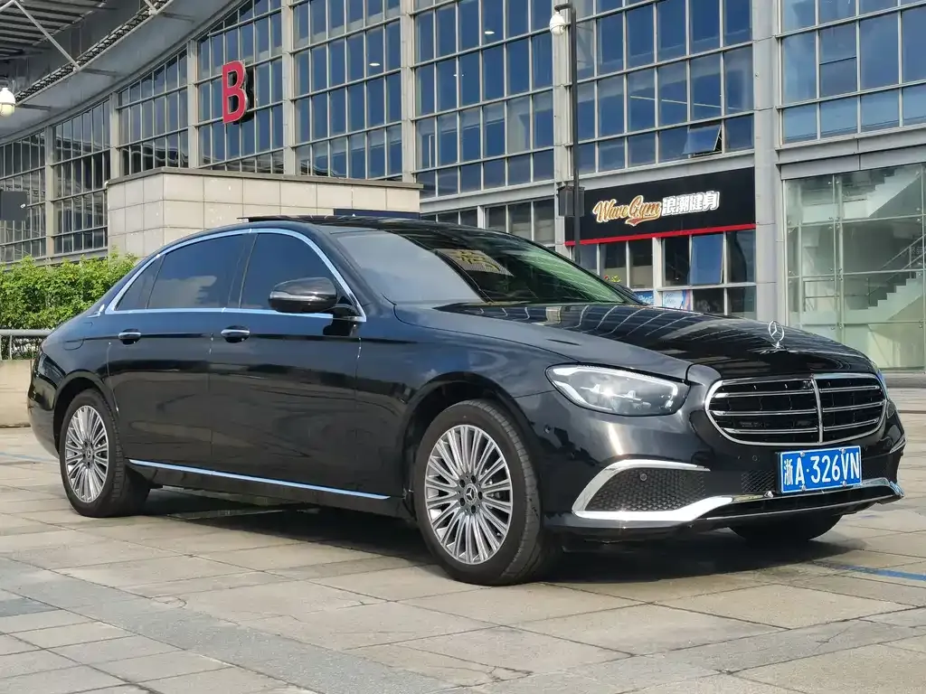 Mercedes-Benz E-Class — фото 8