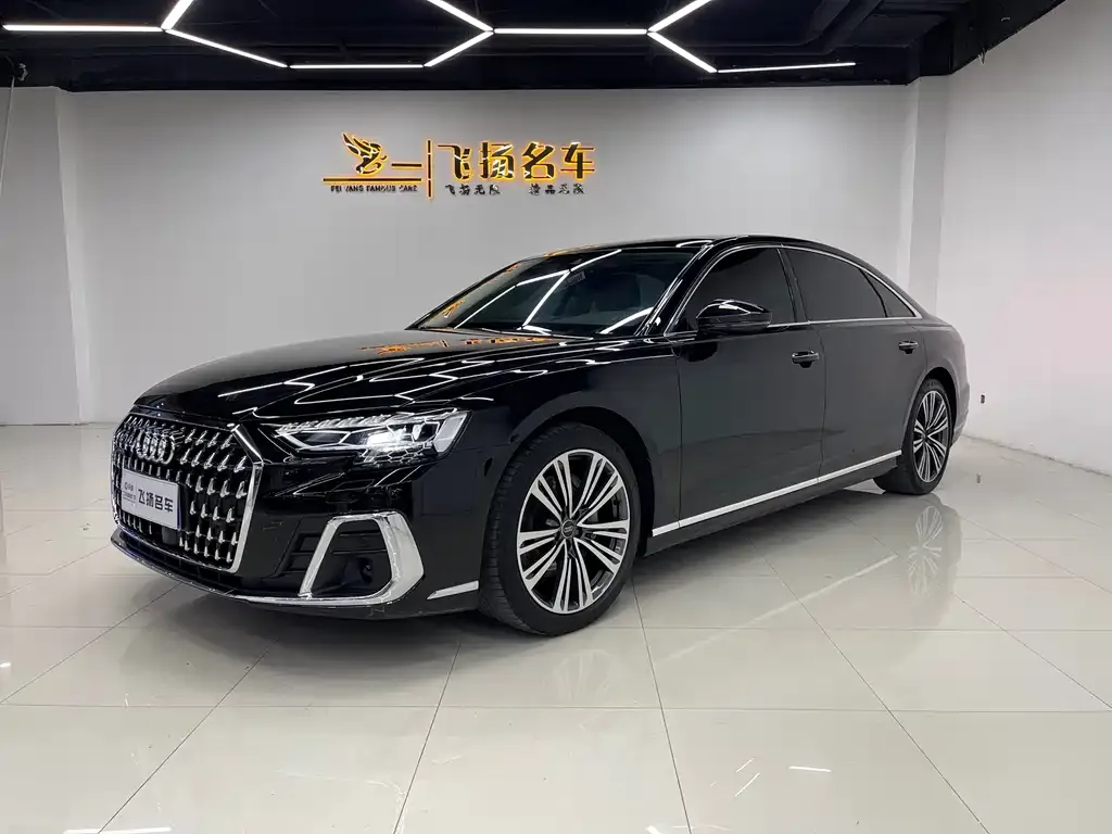Audi A8 — фото 1