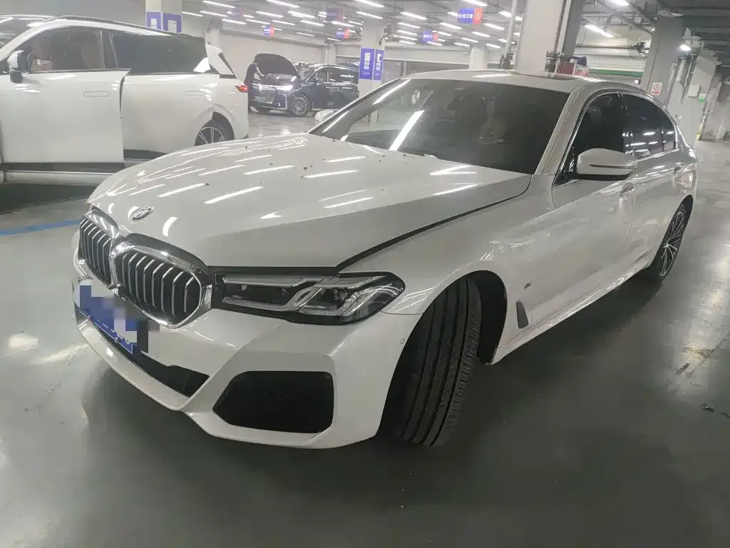 BMW 5 Series — фото 1