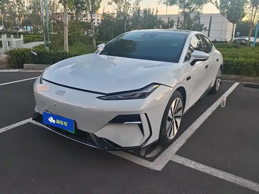 Geely Galaxy E8 — фото 1
