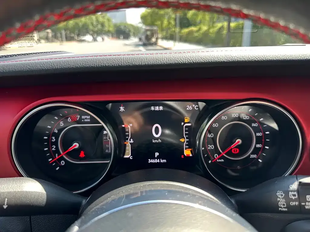 Jeep Wrangler — фото 7