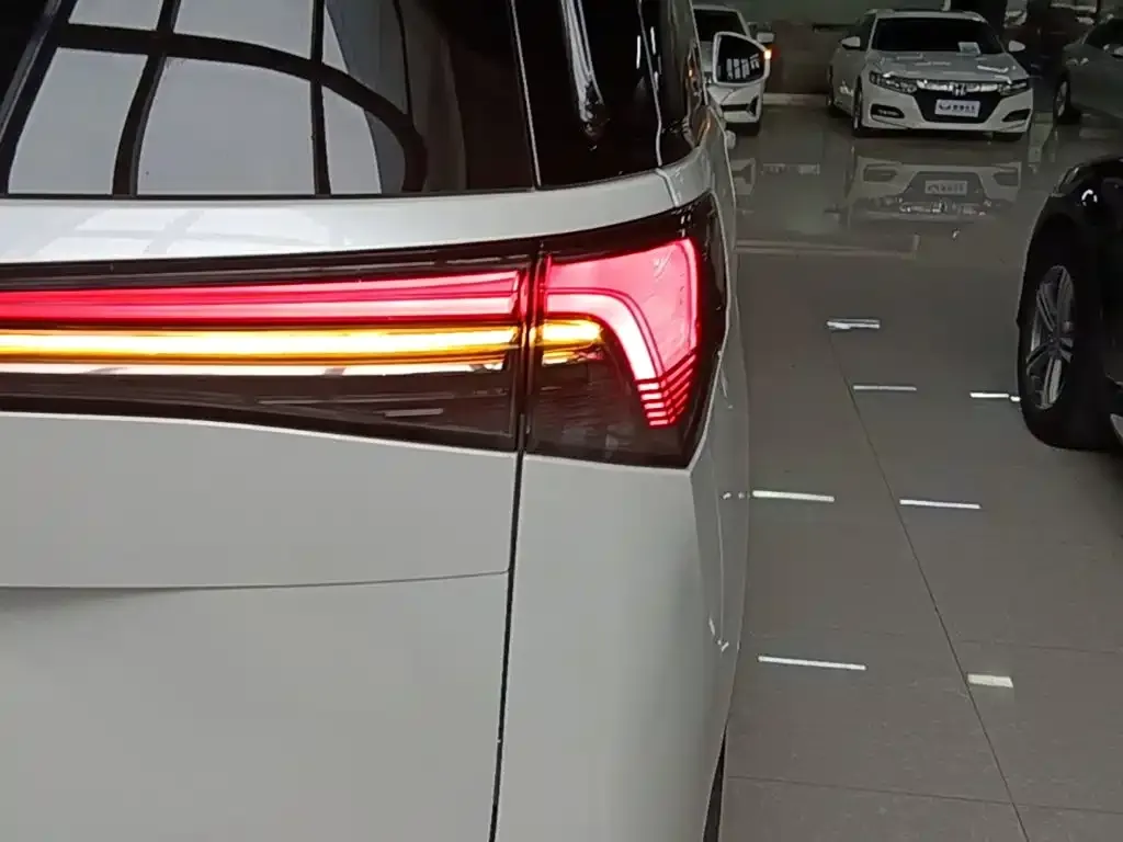 Buick GL8 Hybrid — фото 2