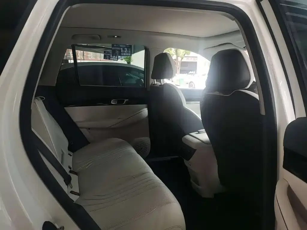 Geely Galaxy E5 — фото 10