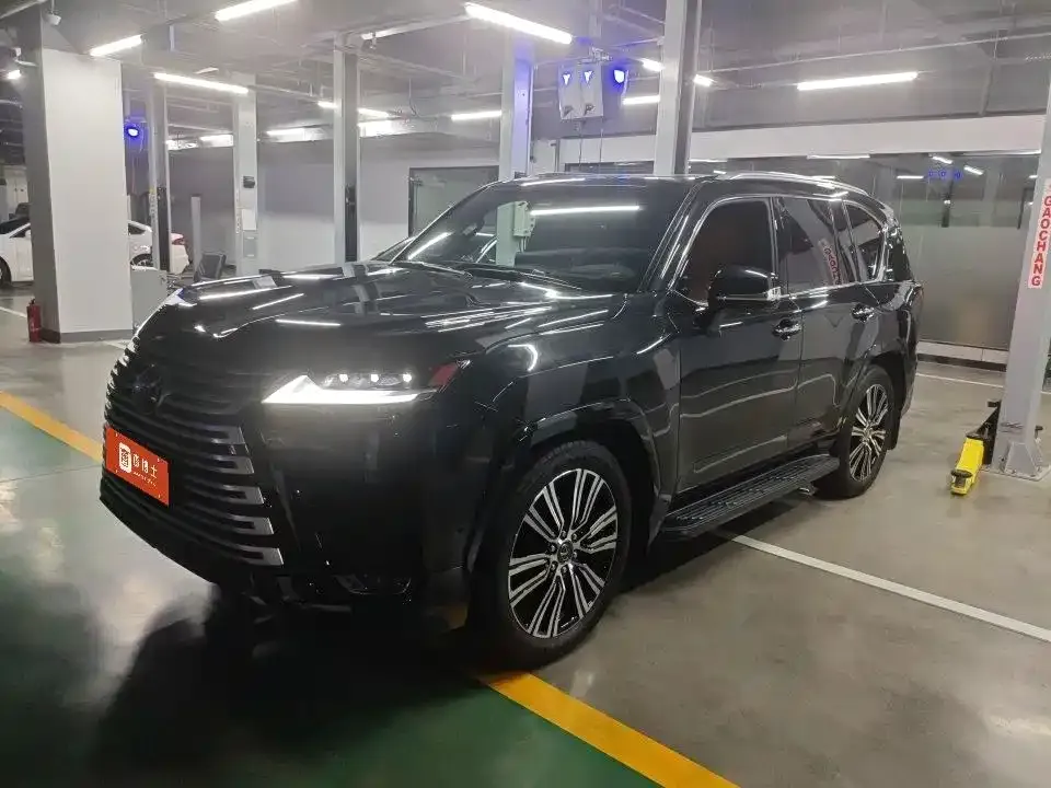 Lexus LX — фото 1